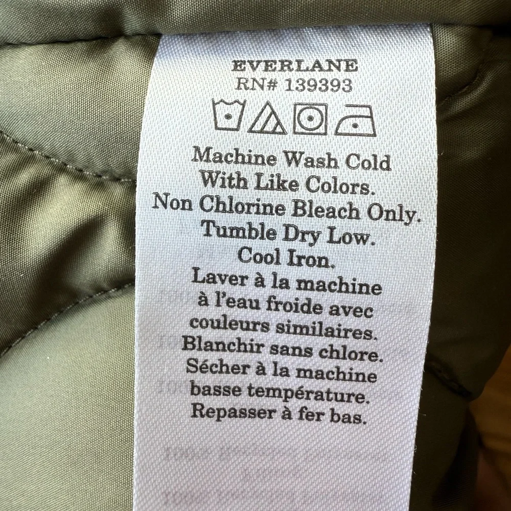 Everlane Quilted Puffer Coat in Olive - Picture 4 of 7